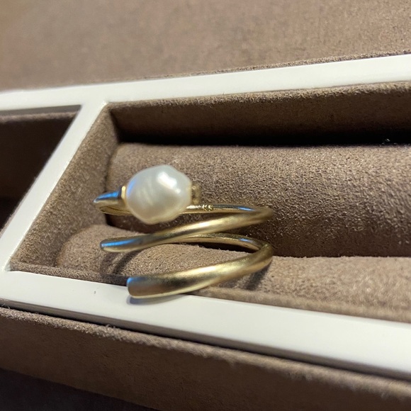Kendra Scott Gold Spiral Ring with Pearl Accent - Picture 2 of 5